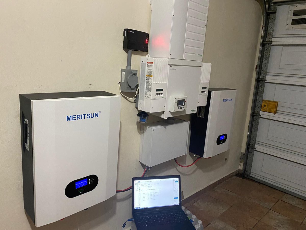 🏝️ Location: Caribbean
🏠 Application: Solar House
🔋 Model No: LFP200-48
🔧 Configuration: 10kWh Solar Lithium battery x 2 in parallel with a #SCHNEIDER #inverter
💡 Purpose: Home backup battery system

Learn More: meritsunbattery.com/en/product-p77…

#meritsun #solarbattery #schneider