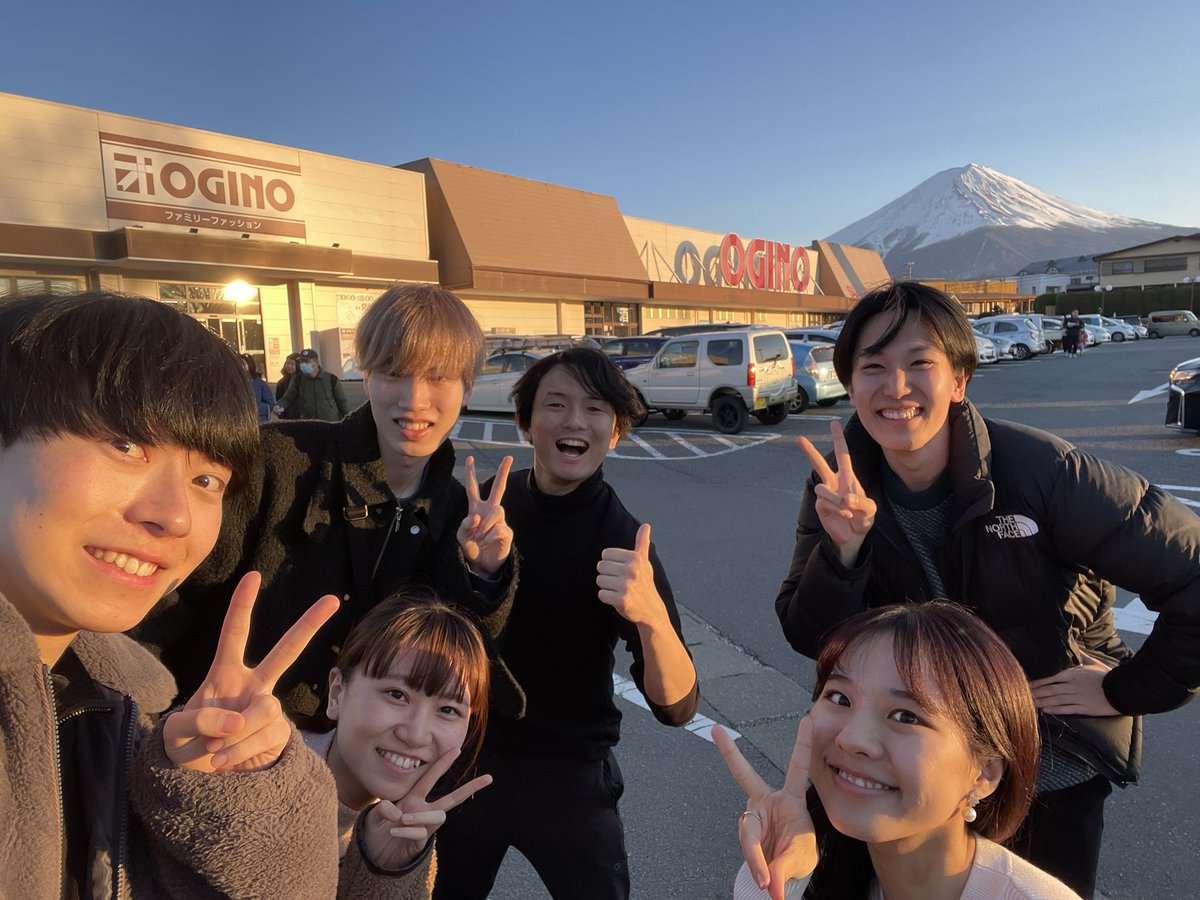 itsuitsu_jpact's tweet photo. いついつ旅行 in 富士！！
天気が良くて富士山がとっても綺麗に見えました！
今日の夜は2チームに分かれた『料理バトル🔥』です！なんか料理できないキャラだけど私だってやればできるもん🍀 https://t.co/85pG7qFwXv