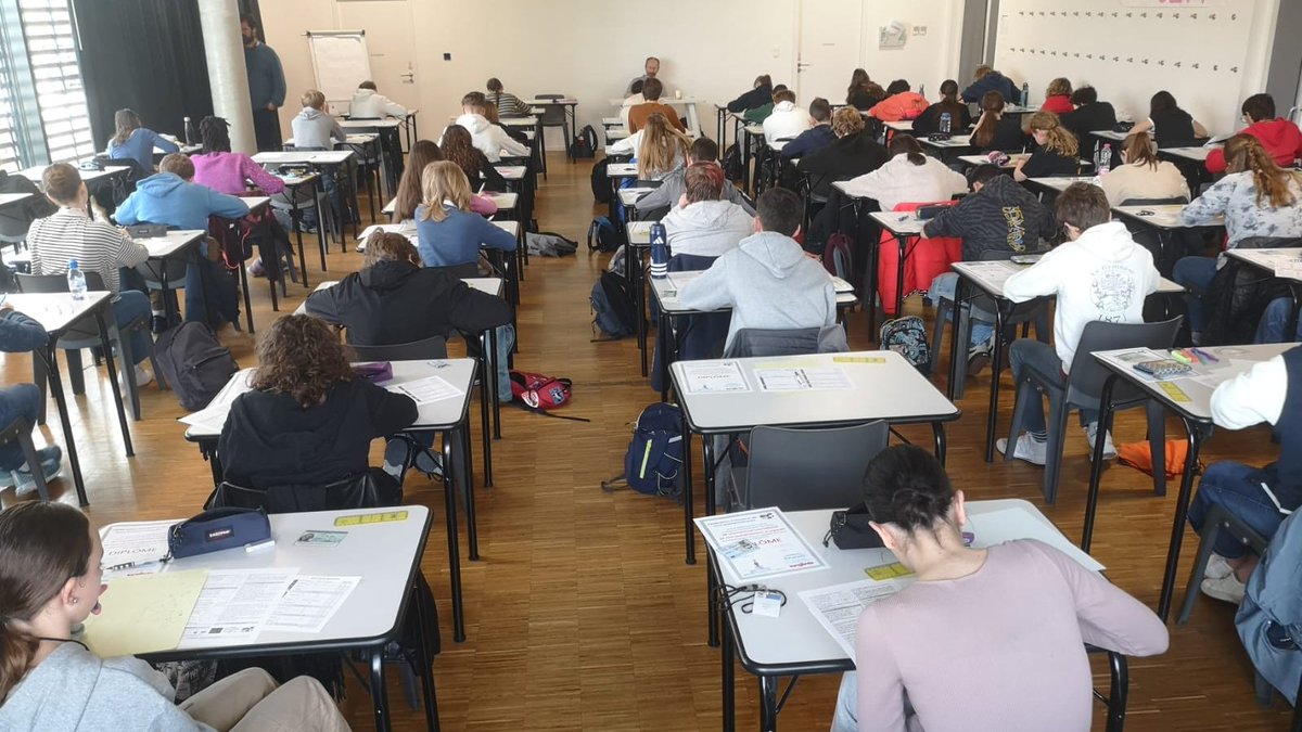 acstrasbourg's tweet photo. 📸Retour en images : 240 élèves de l'@acstrasbourg  ont participé au 38e championnat des jeux #mathématiques de la #FFJM à l'@EuropeanS_Stg.
📐Tous les âges ont phosphoré dans plusieurs catégories pour le plaisir de faire des #maths.

Rendez-vous pour la grande finale le 18 mai ! https://t.co/CIws9Unfk3