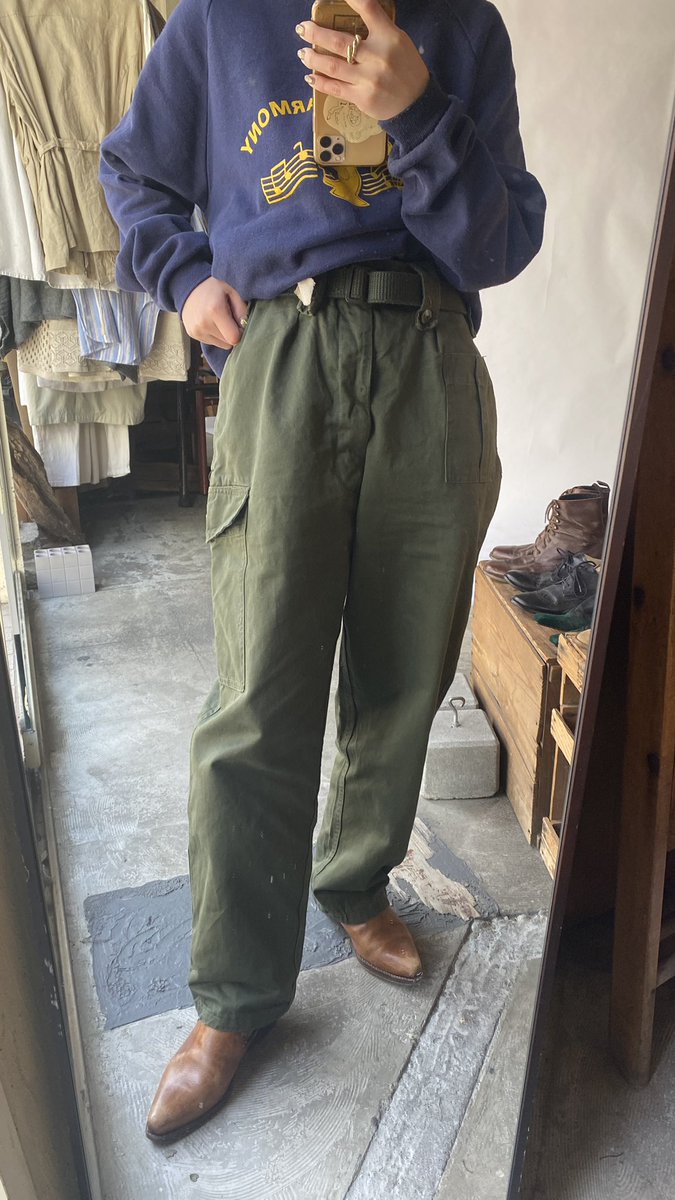TSGD_tokyo's tweet photo. field pants /belgium
厚手のしっかりとしたコットンサテン地で、両サイド、バック、カーゴのポケットがあります🪖✨ https://t.co/yVMu49iKlC