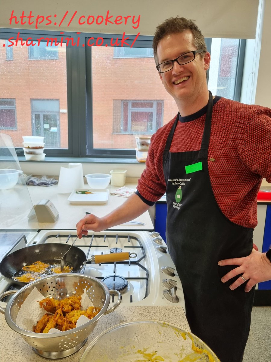 What sets onion bhajis 🥘 apart from onion pakoras🧅, if anything?🤔

Actually, "onion bhaji" and "onion pakora" are terms often used interchangeably for the same delightful snack.
Intrigued?
Details: Full day workshop on preparing onion pakoras &amp; curries
cookery.sharmini.co.uk