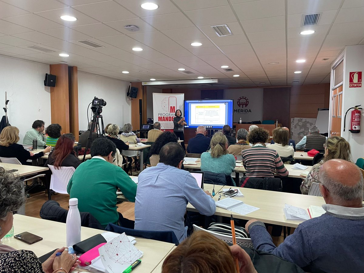 ProgramaMandela's tweet photo. Sabes lo qué es una "Educación emancipadora"❓ Te lo explica Gema Celorio, técnica de @Instituto_Hegoa y docente de Cooperación Internacional en #UPV/EHU en el YouTube del #ProgramaMandela ⏯️ https://t.co/MzUzI6fH3T
.
.
#educacionsocial #pensamientocritico #cooperacion #ODS https://t.co/opSd66tNZN