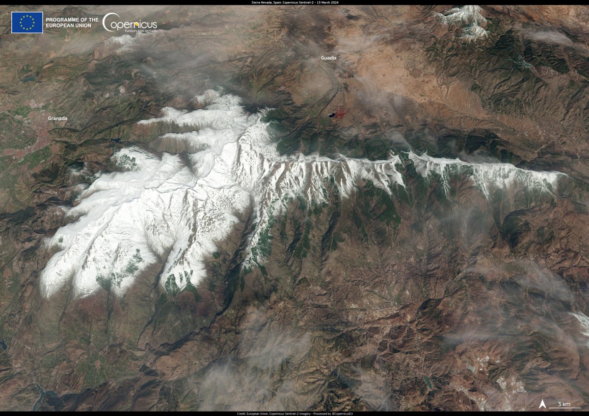 #ImageOfTheDay Sierra Nevada 🇪🇸 ski resorts have benefited from record snowfall in recent weeks. Of the 112km of ski trails, 97km are currently open. ⬇️ The snow cover extent of #SierraNevada is visible in this #Sentinel2🇪🇺🛰️ image acquired on 13 March