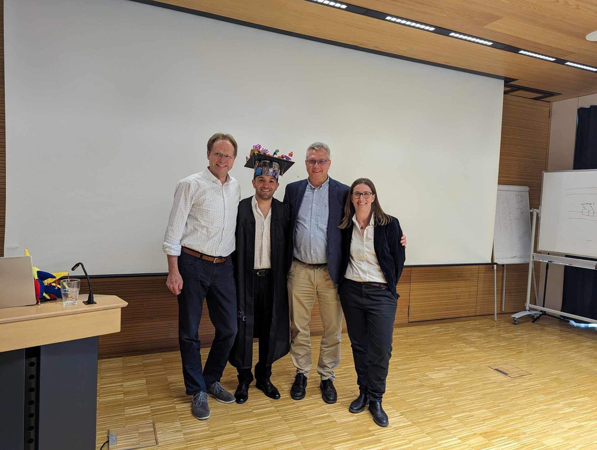 Congratulations to <a href="/DavutogluMetin/">Metin G Davutoglu</a> in our lab and the <a href="/KrogerLab/">KrögerLab</a> for defending his #thesis Magna Cum Laude and contributing to our knowledge on #diatom motility! We wish you all the luck in the world with your next steps! <a href="/NicolePoulsen6/">Nicole Poulsen</a> <a href="/digsbb/">DIGS-BB</a>