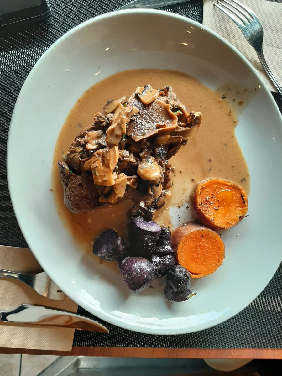 _JesusOlmedo's tweet photo. ¿ Qué tal vuestro finde ?
😋😋😋😍

#PiazzaCastello #Restaurante #Italiano #Amistad #Familia https://t.co/6t1jQ6FDOQ