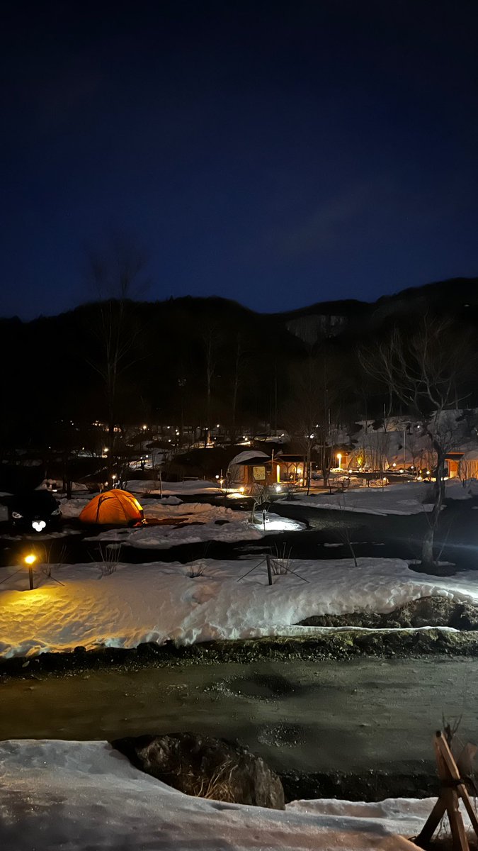 夜ふと外出て見たらランタンが灯って綺麗ですね😌

 #ソロキャンプ 
 #白馬