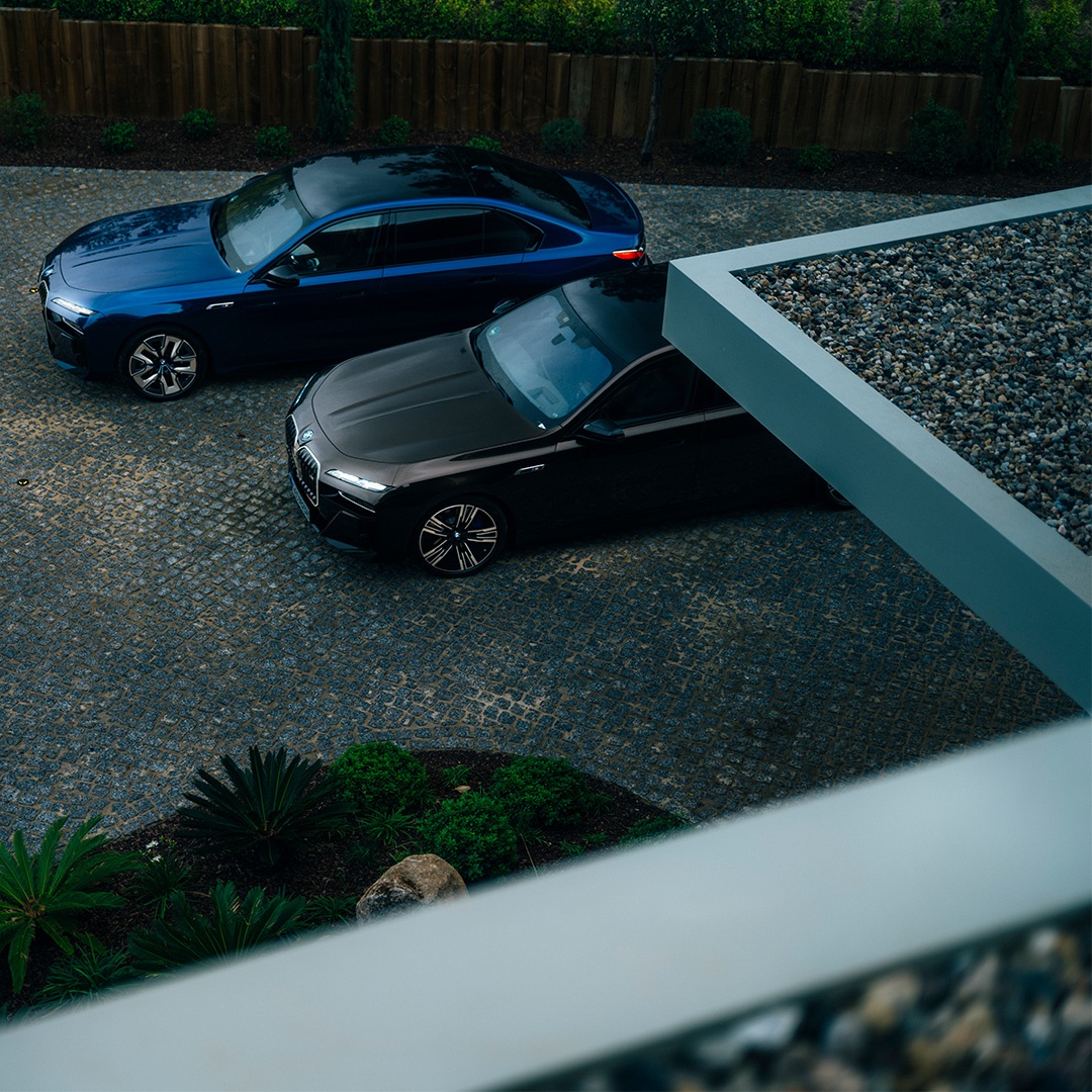 Exude sophistication from every angle. The BMW i7 M70. Experience it yourself: bmw.co.uk/en/all-models/… #BMWUK #BMW #THEi7M70 #BMWi