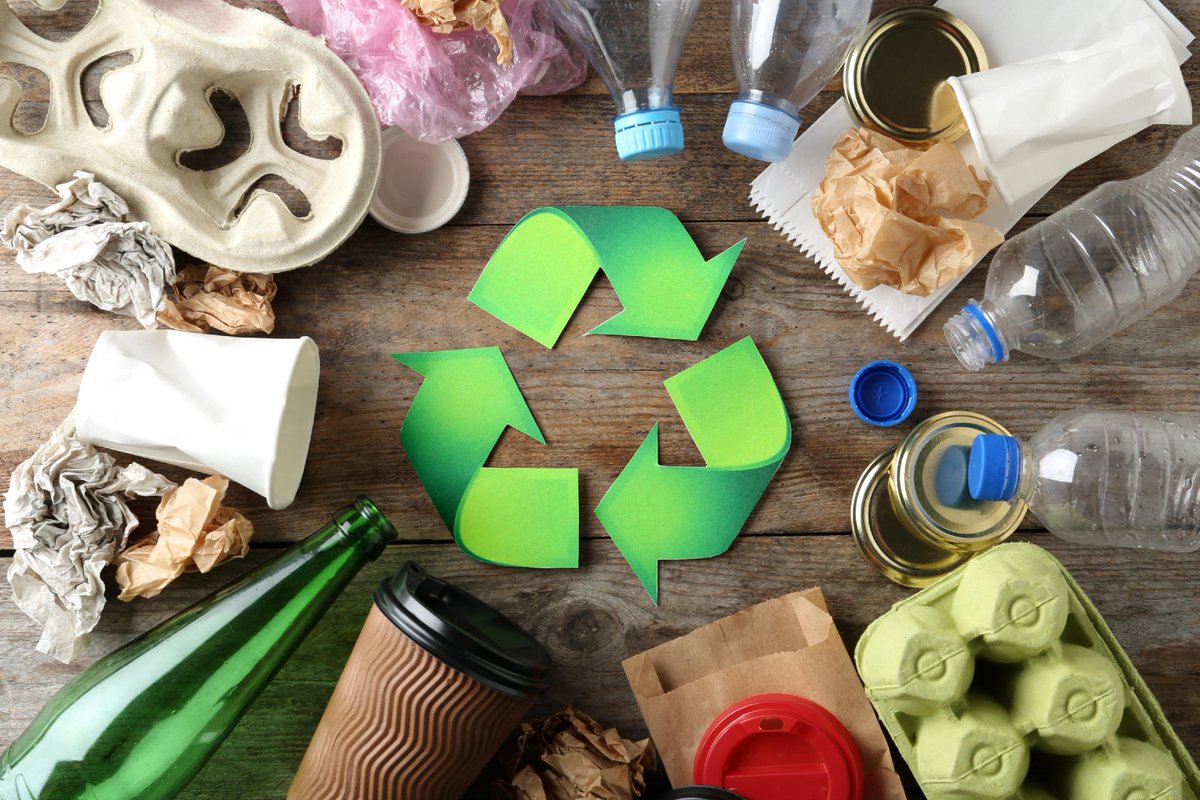 CareAboutClean's tweet image. March 18th is Global Recycling Day.  Does your office recycle? Implementing a waste diversion program is smart business.  Check out Allcare's previous blog post #werecycle #careaboutclean #officecleaning #commercialcleaning 

allcareservices.ca/workplace-wast…
