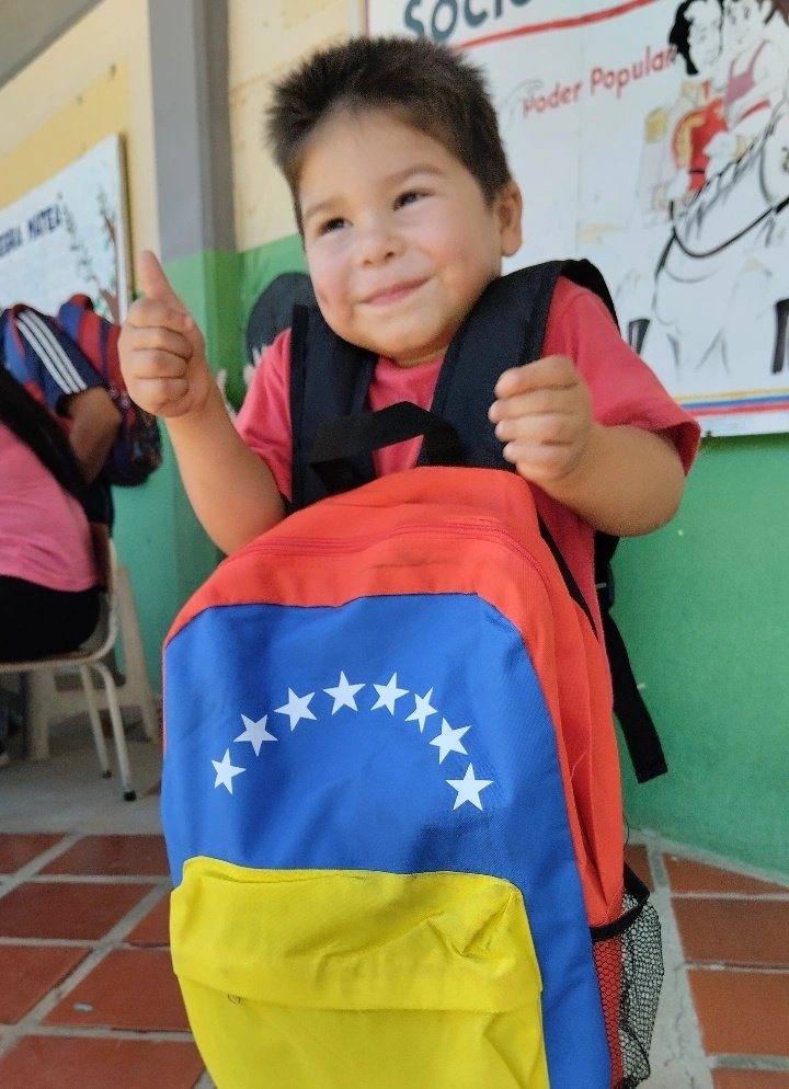 Iniciamos la semana con amor y alegría. 

#MáximaFelicidadSocial

@MPPEDUCACION 
<a href="/_LaAvanzadora/">Yelitze Santaella</a>