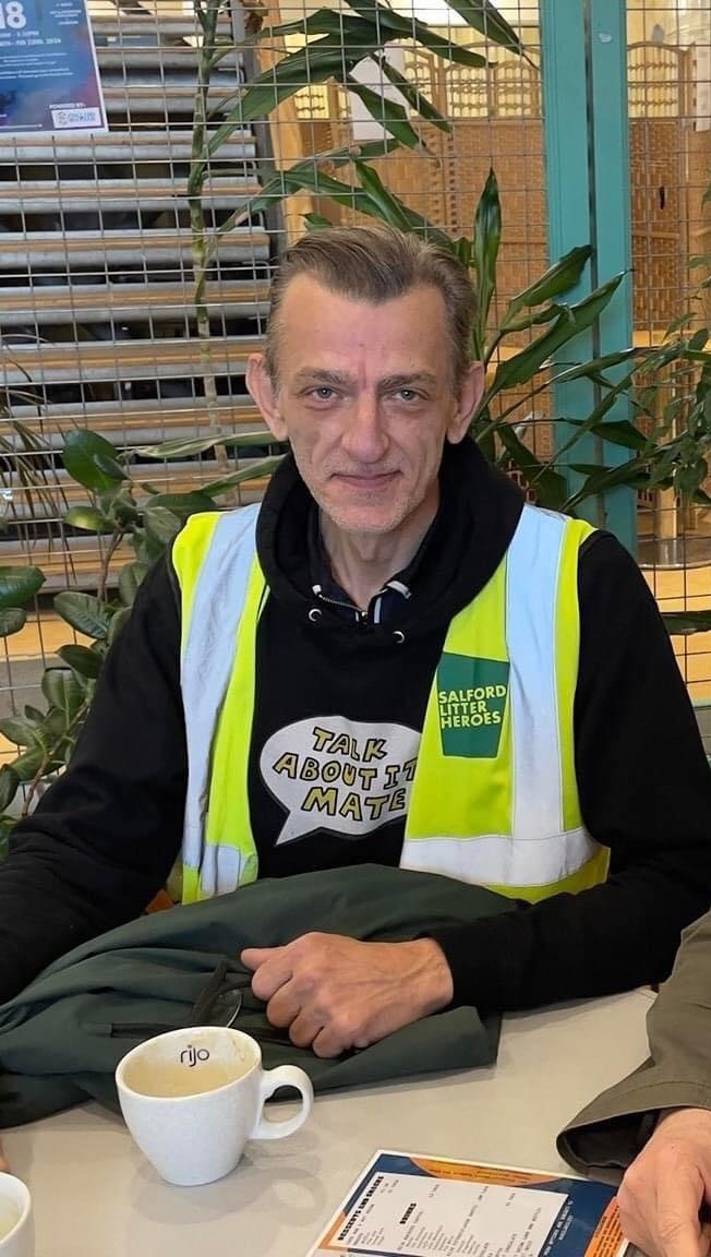 Happy #GlobalRecyclingDay! 🌍 We're proud to have amazing customers like Andy, a full-time community volunteer who's passionate about the environment & an everyday litter hero. Let's show our appreciation for Andy's efforts by giving him a big thumbs up 👍
