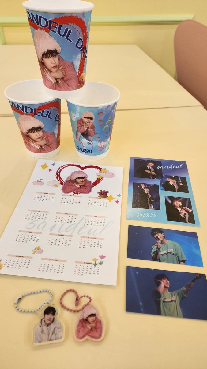 #HAPP_SADEUL_DAY
D-1   카페 이벤트 컵홀더 와 특전을 공개 합니다!! 많이 찾아와 주세요~😄
#봄_햇살과_함께_찾아온_산들이_생일축하해 ❤  #삼돌 #산들 <a href="/kkottru/">꽃뜨루♡아이돌이벤트카페 대관(영업종료)</a> <a href="/SANDEUL920320/">삼돌</a>