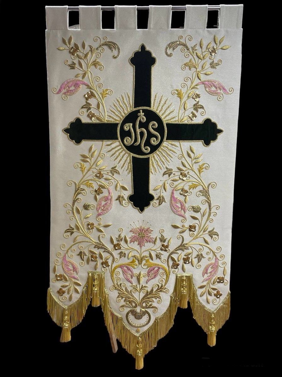 Restauración  y pasado a nuevo soporte de tisu de plata del estandarte  de la Hermandad  de la Vera Cruz de Setenil de las Bodegas.  "Los Blancos " .