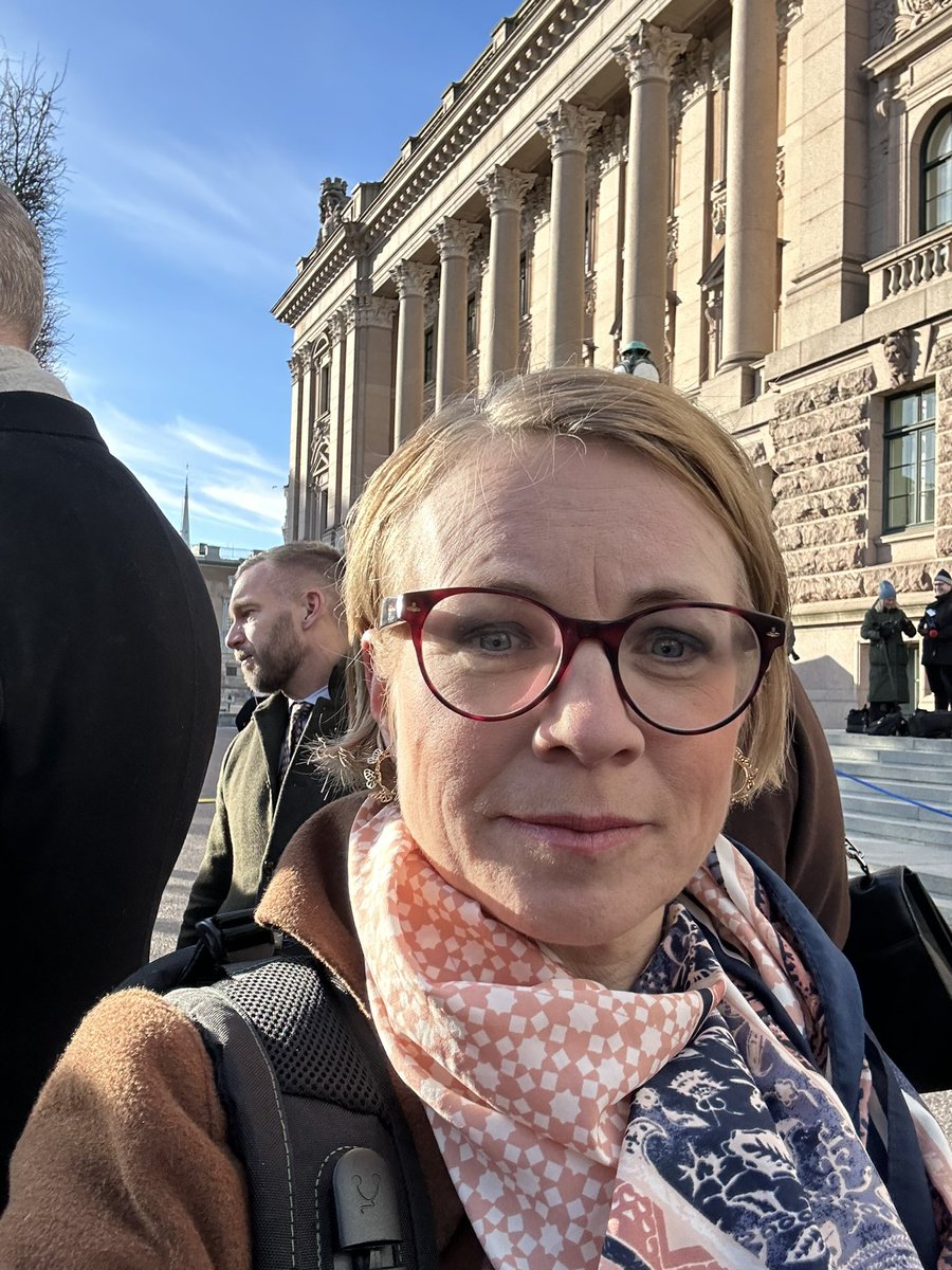 Började morgonen med <a href="/NATO/">NATO</a> -flaggning, tal av både kungen, talmannen och statsministern. Högtidligt och historiskt. <a href="/Kungahuset/">Kungahuset</a> <a href="/Sverigesriksdag/">Sveriges riksdag</a> <a href="/andreasostgote/">Talman Andreas Norlén</a> <a href="/kdriks/">Kristdemokraterna</a>