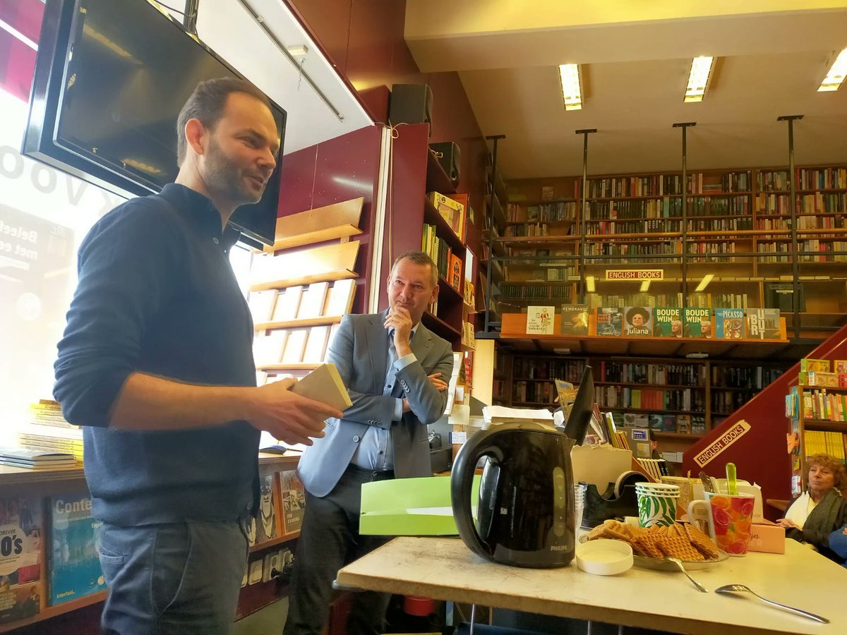 Bij Meck & Holt in literaire hoofdstad Osdorp in gesprek met biograaf Jaap Cohen over zijn prachtige De bolle Gogh.  #boekenweek #nieuwwest #amsterdam