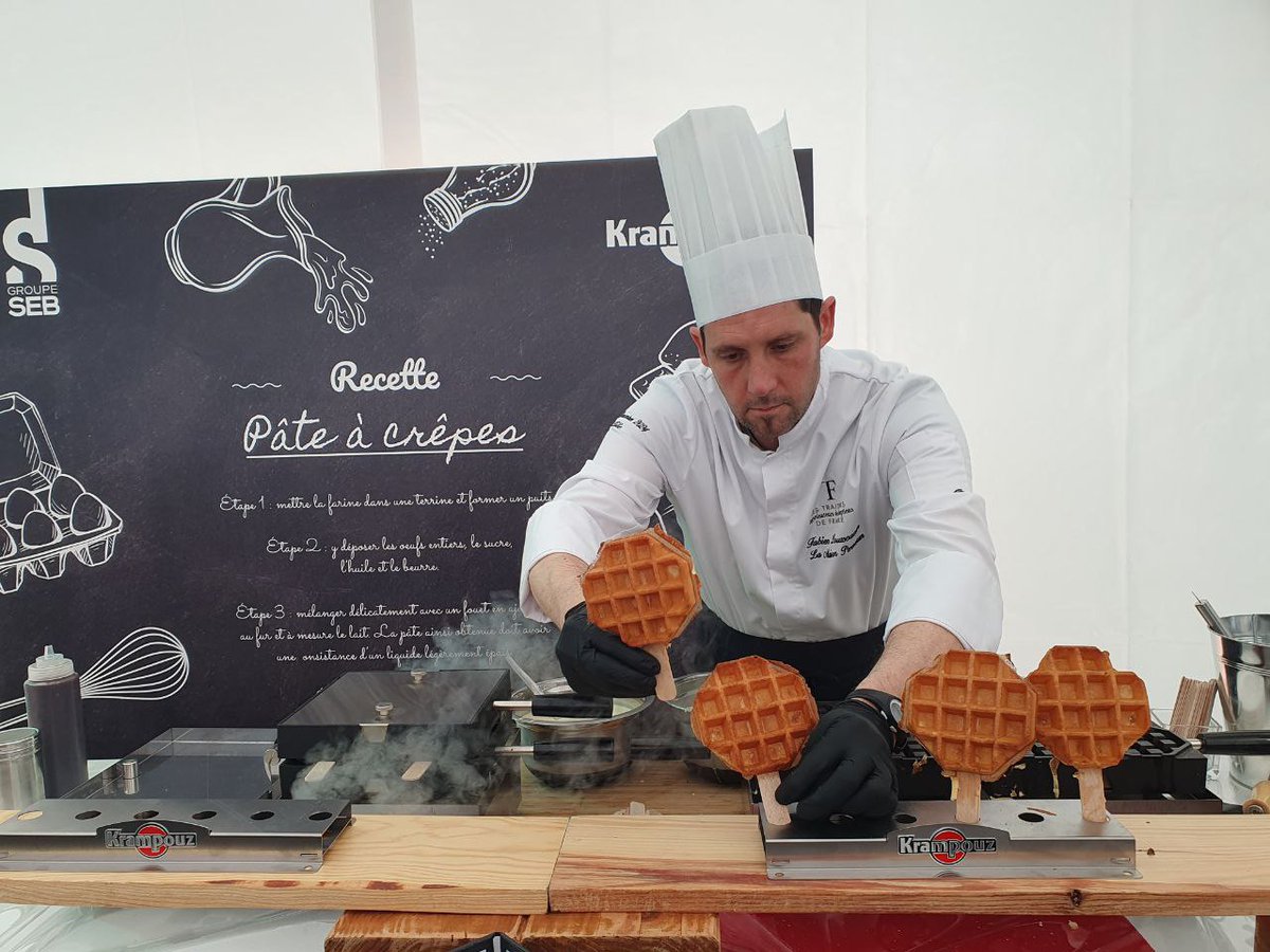AnnaigLeMeur_29's tweet photo. ✂️Le ruban a été coupé vendredi ! Présente aux 75 ans de Krampouz et à la très belle inauguration de l’extension de l’usine à #Pluguffan aux côtés de Thierry de La Tour d’Artaise, président du @GroupeSEB.
👉Dynamique de réindustrialisation
👉Création d’emplois https://t.co/9HtYBVAP2r