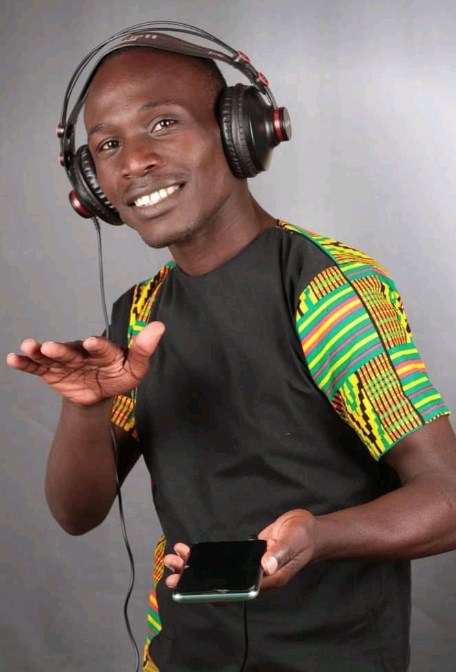 Truthfmkenya's tweet photo. Happy New Week Kwako na Karibu on #GospelSwitch nami @psalmieboy254 hadi 4pm. What do You Hope to see this week Happen by the grace of God?.
Call/Whatsapp-0727907907
https://t.co/JbtJPZ0DZ4
#FreestyleMonday https://t.co/JmNJ9hzTEY