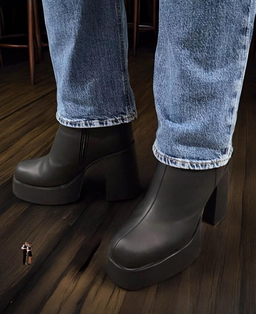Mike and Michelle were in the fancy bar in the art gallery but they were not expecting a giantess to visit their bar.   #UnawareGiantess #Giantess. #WritingCommunity #ShortStories #WomensBoots #Boots #Shrunk