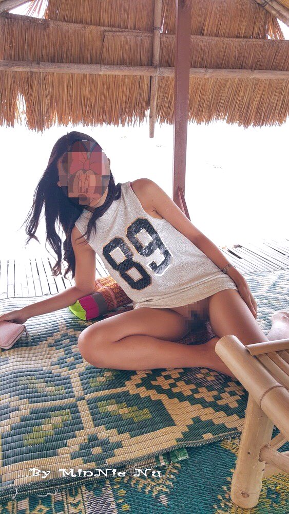 minnie_nu's tweet photo. มี FC ส่งข้อความมาถามว่า: อยากรู้จังมุมมองสายตาของคนขายลอตเตอรี่จะเห็นประมาณไหน?
เรา: ไม่รู้จะตอบเป็นคำพูดยังไงดี เอาเป็นว่าขอตอบกลับเป็น “รูปภาพ” แล้วกันนะ😁

By MinNie Nu.
#flashing #outdoor #exhibition
#Charing #Cuckold #ons #fwb
#คู่แท้ #ชายเดี่ยว #หญิงเดี่ยว #สวิงกิ้ง https://t.co/L1hIQdIlKc