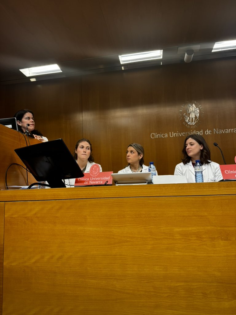 casta_ju's tweet photo. Jornada de puertas abiertas , nuestra R3 Miriam Baztan nos habla de esta maravilla de especialidad y las ventajas de estar en CUN...#descubreLaCUN #descubreLaNefro #nefroteam.  @nrgarciaunaves1 https://t.co/boR6kOgfK8