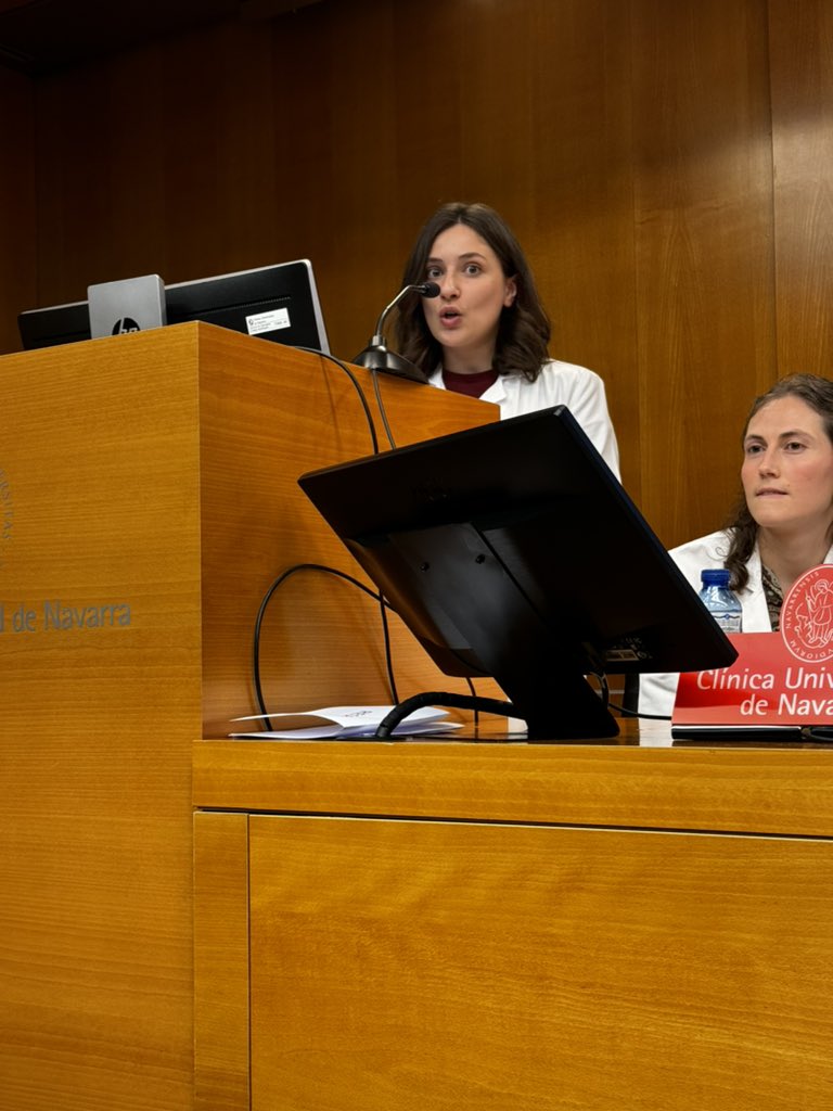 casta_ju's tweet photo. Jornada de puertas abiertas , nuestra R3 Miriam Baztan nos habla de esta maravilla de especialidad y las ventajas de estar en CUN...#descubreLaCUN #descubreLaNefro #nefroteam.  @nrgarciaunaves1 https://t.co/boR6kOgfK8