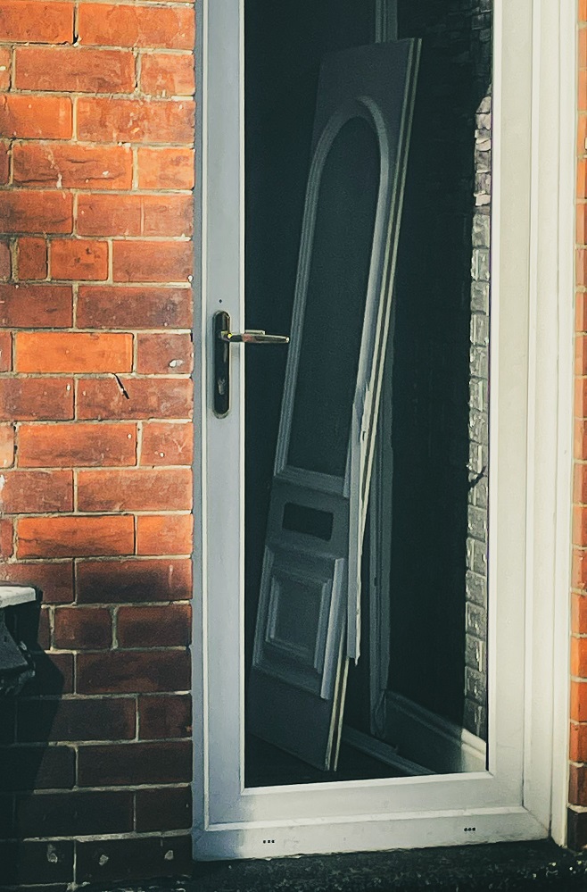 ClevelandPolice's tweet image. 👮‍♂️ Police executed a warrant at an address on Angle Street, Middlesbrough, as part of Operation Artemis this morning.

Suspected class A drugs have been recovered and drugs paraphernalia. 

No one arrested at this time #OpArtemis