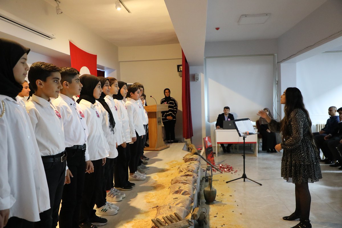 Hasankeyf_K's tweet photo. “İlçemizde “18 Mart Çanakkale Zaferi ve Şehitleri Anma Günü” kapsamında Çelenk sunma töreni ve Anma programı gerçekleştirildi.”
👉Detay;https://t.co/o8ME1C2Riq

#18martcanakkalezaferi 🇹🇷 https://t.co/v43t6V6Ca9