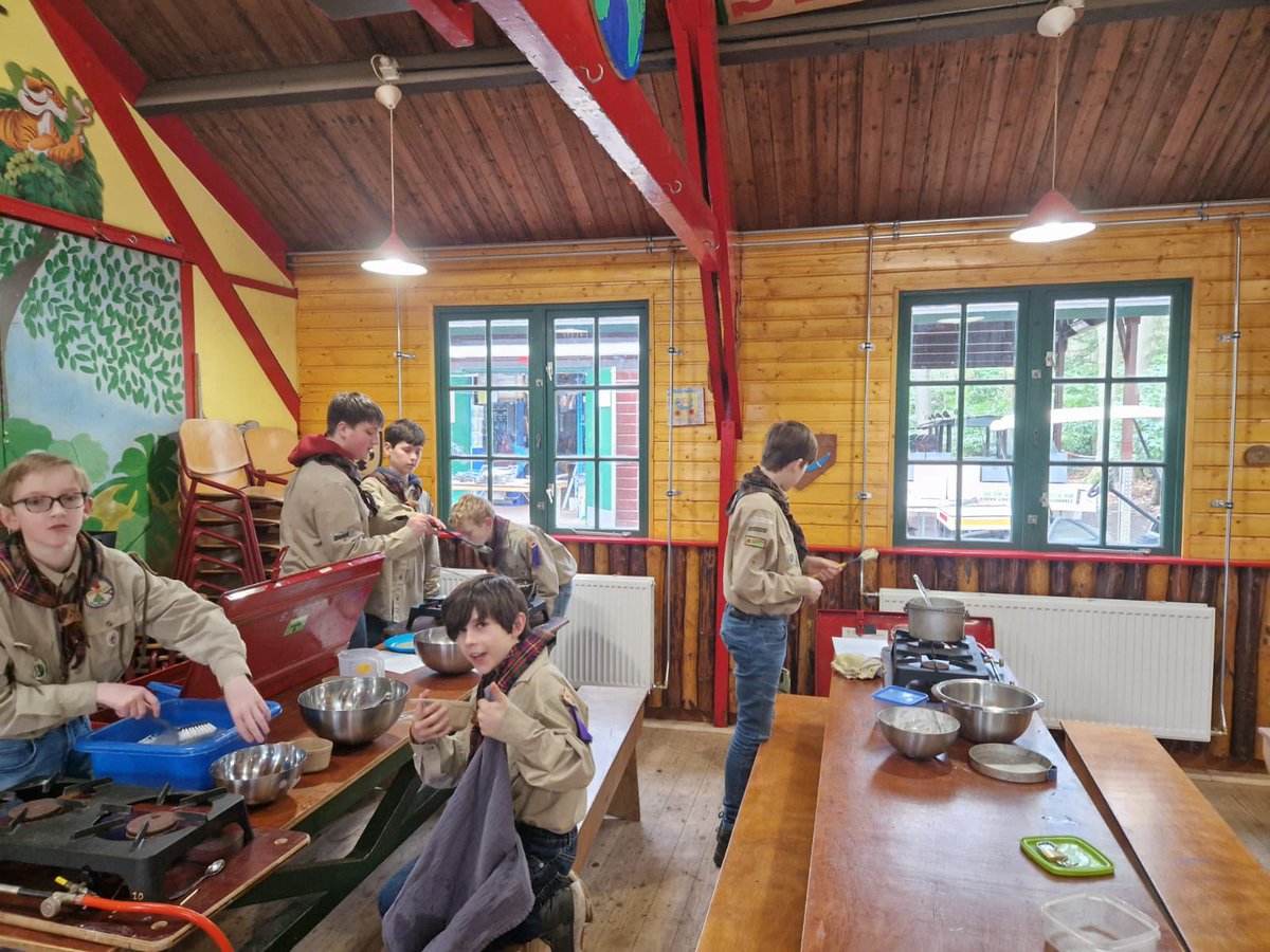 sw3lbp's tweet image. De #Ekerstroep is culinair bezig geweest. Ze hebben lekkere puddingbroodjes gemaakt! 🍮🍞#scouting #sw3lbp #jammie #bakken #apeldoorn #scouts