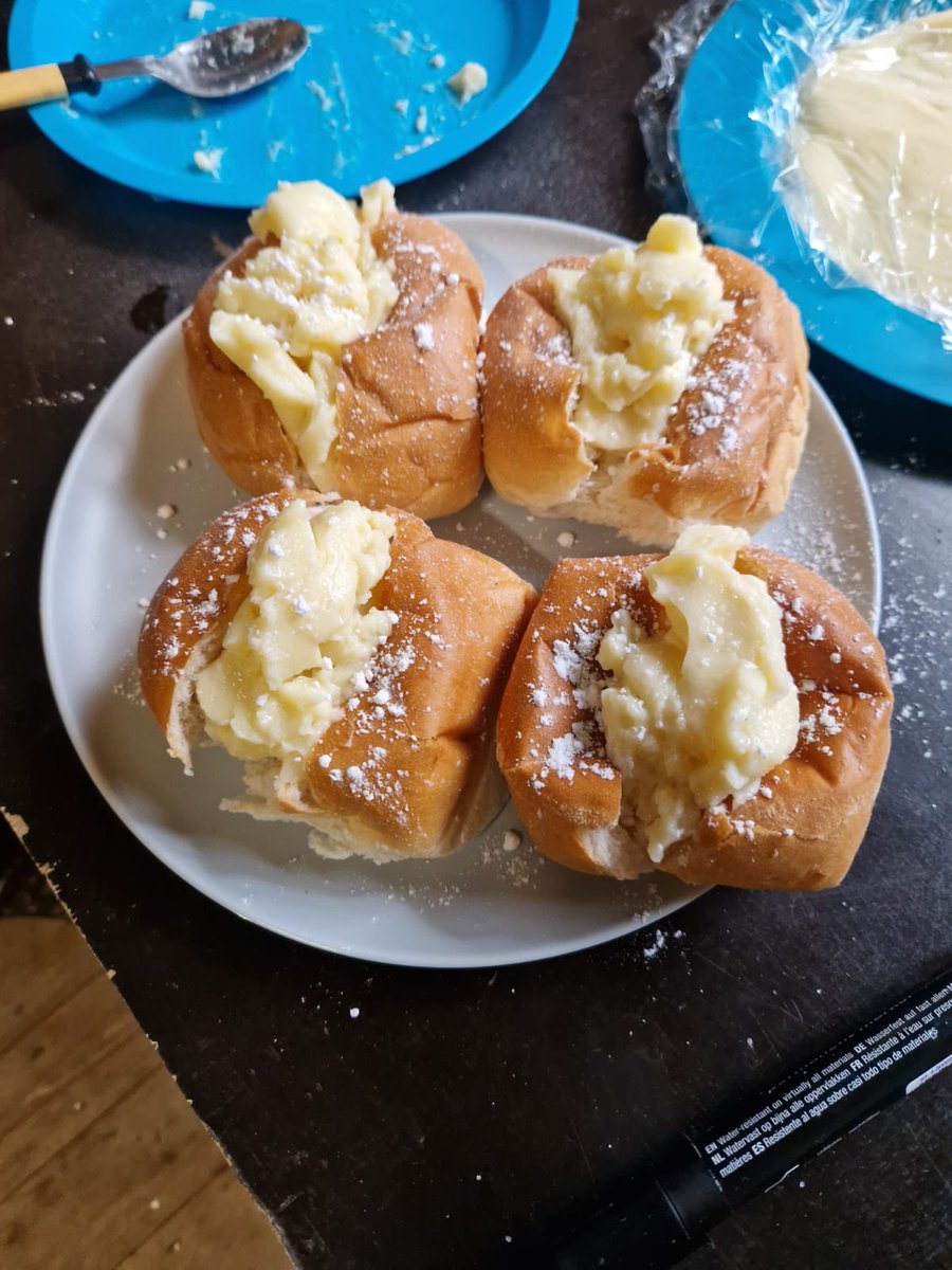 sw3lbp's tweet image. De #Ekerstroep is culinair bezig geweest. Ze hebben lekkere puddingbroodjes gemaakt! 🍮🍞#scouting #sw3lbp #jammie #bakken #apeldoorn #scouts