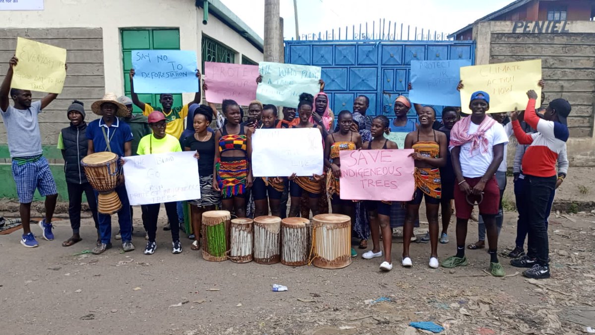 Missmwenesi's tweet photo. It's time to take action on matters climate change...
We did this street storm in korogocho and we can't wait to come to more communities โ๐ฟโ๐ฟโ๐ฟ.....let the people get informed, that's where power is.
#climateawareness
#climatejustice
#EndClimateDisinformation
#ClimateCrisis https://t.co/aLKgtJ5AWB