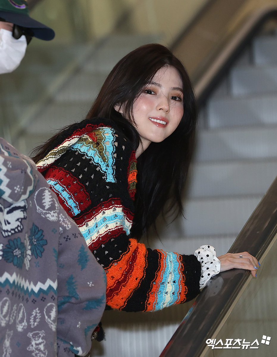 hansoheeglobal's tweet photo. Han Sohee safely arrived in Korea after her vacation in Hawaii. Welcome home our Sohee🩷🩷

#HanSohee #한소희 https://t.co/xbO3X1woUJ