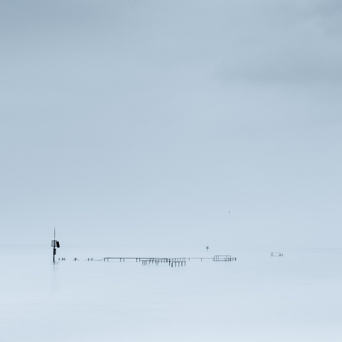 BigPhilUK's tweet photo. The railings at West Kirby marine lake just before they were taken by the spring tide. #fsprintmonday @CanonUKandIE R6 @LEEFilters @3LeggedThing #wirral #westkirby https://t.co/OevuqJOMwD
