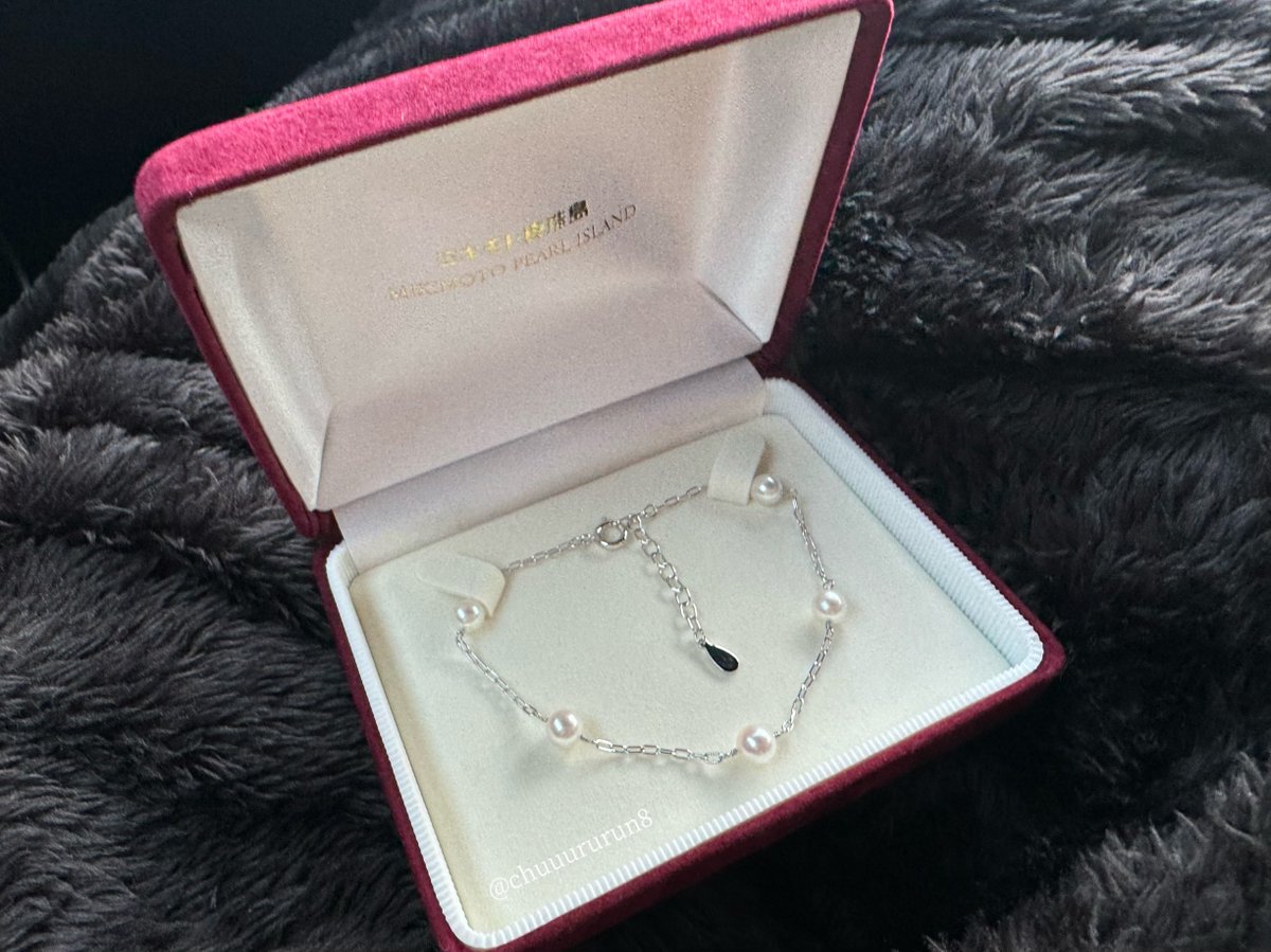 お土産として彼に選んでもらったミキモトのパールのステーション