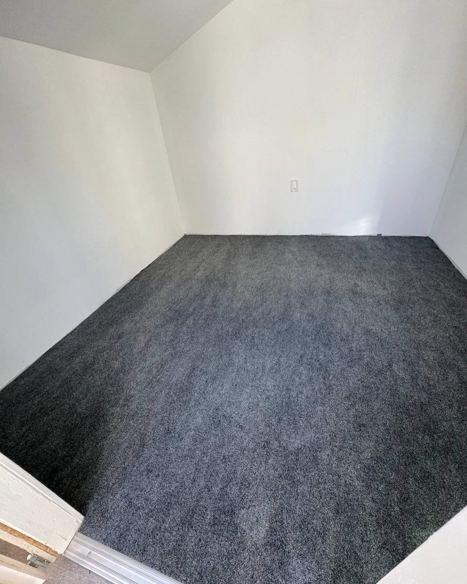 HlahovychV's tweet photo. Reinventing the shed✨✨

✅Insulation
✅Drywall
✅Putty nails and simple painting
✅Basic floor and ceiling
✅Electrical
✅Lighting https://t.co/3mR6ZAKnY8