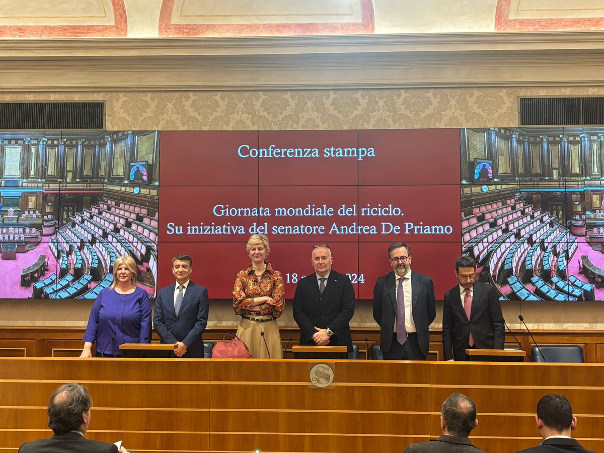 Unirima1's tweet photo. Giornata Mondiale del Riciclo, nella sala Caduti di Nassirya in Senato è in corso l'iniziativa per aumentare la consapevolezza dei cittadini sul ruolo del riciclo nella protezione dell’ambiente e del clima. #Riciclo #Unirima #economiacircolare #cartadamacero #eow https://t.co/5UUBQxm1t0