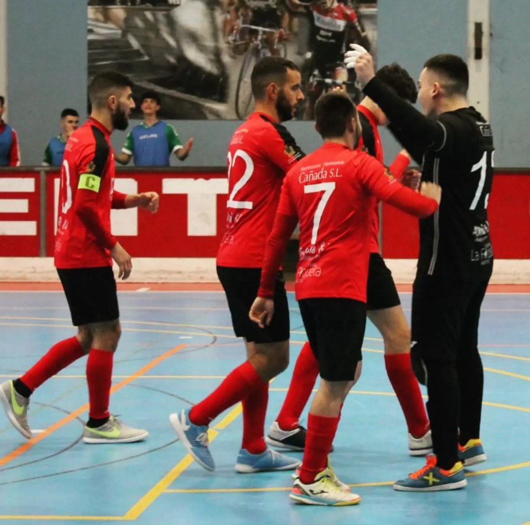 Tiempo de Futsal (@tdfutsal) on Twitter photo 𝙀𝙁𝙀𝘾𝙏𝙄𝙑𝙄𝘿𝘼𝘿 𝙀𝙉 𝙀𝙎𝙏𝘼𝘿𝙊 𝙋𝙐𝙍𝙊 𝙋𝘼𝙍𝘼 𝙎𝙀𝙍 𝙎𝙀𝙈𝙄𝙁𝙄𝙉𝘼𝙇𝙄𝙎𝙏𝘼𝙎
🏆 El <a href="/yefaky/">Ye Faky FS</a> estará entre los 4️⃣ mejores equipos de 𝘓𝘢 𝘕𝘰𝘴𝘵𝘳𝘢 𝘊𝘰𝘱𝘢 tras derrotar de forma contundente al CFS Navarti d'Onda por 🔟-1️⃣. Los contestanos hicieron gala de un 𝙀𝙁𝙀𝘾𝙏𝙄𝙑𝙄𝘿𝘼𝘿 𝙀𝙉 𝙀𝙎𝙏𝘼𝘿𝙊 𝙋𝙐𝙍𝙊 𝙋𝘼𝙍𝘼 𝙎𝙀𝙍 𝙎𝙀𝙈𝙄𝙁𝙄𝙉𝘼𝙇𝙄𝙎𝙏𝘼𝙎
🏆 El <a href="/yefaky/">Ye Faky FS</a> estará entre los 4️⃣ mejores equipos de 𝘓𝘢 𝘕𝘰𝘴𝘵𝘳𝘢 𝘊𝘰𝘱𝘢 tras derrotar de forma contundente al CFS Navarti d'Onda por 🔟-1️⃣. Los contestanos hicieron gala de un