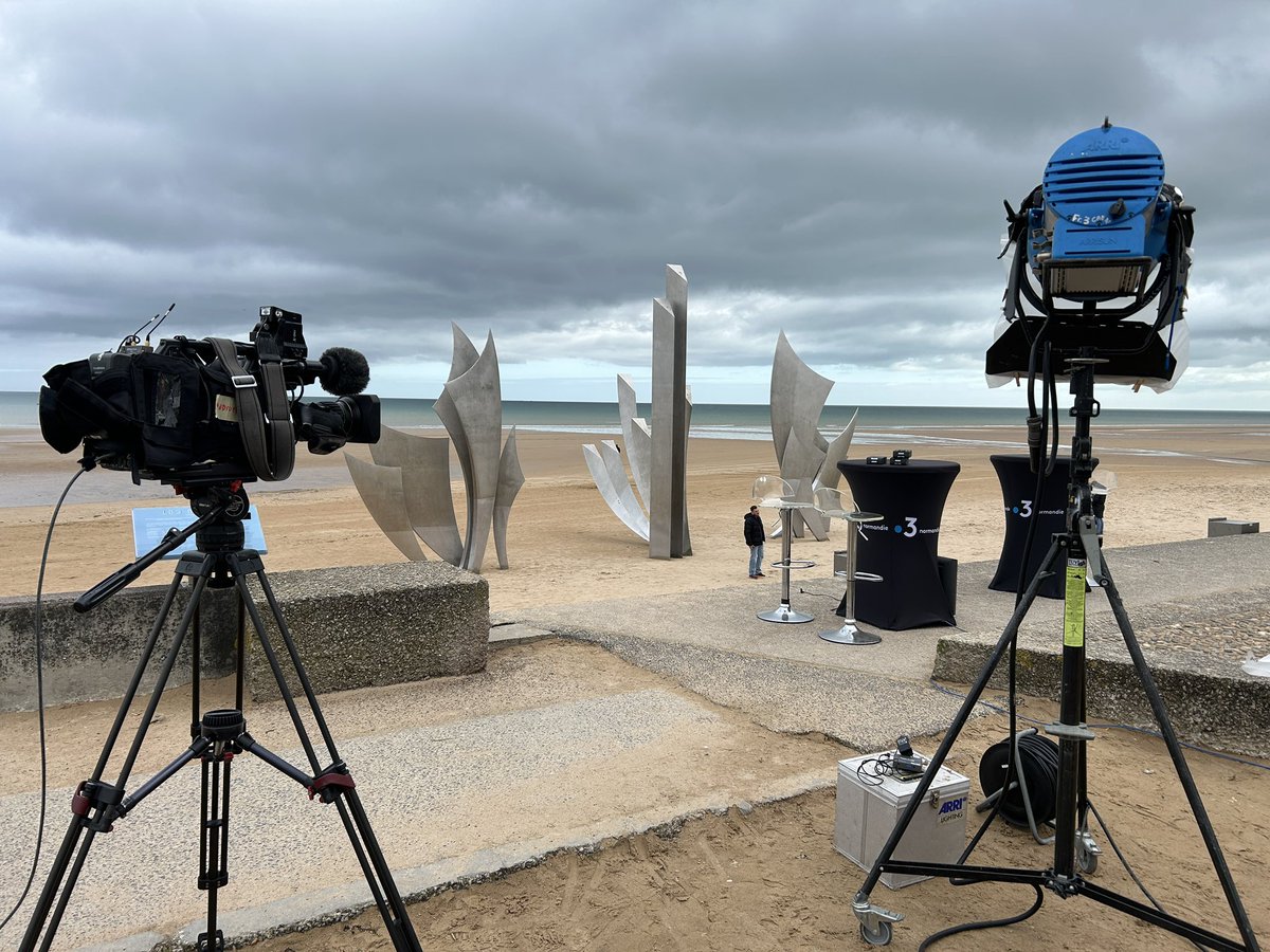 🚨80 jours avant les cérémonies du 80eme anniversaire du #DDay, @f3normandie s’installe à St-Laurent-sur-Mer pour des éditions spéciales de notre JT ce midi et ce soir. Rdv à 12h25 et 19h15. #normandie @Prefet14 @CalvadosDep