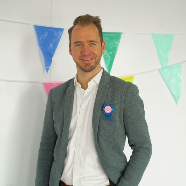 Vijf jaar associate degree Pedagogisch Educatief Professional: 'Onderwijs en zorg raken steeds meer vervlochten'

Lees het interview met studieleider Evert de Bruin via bit.ly/3VmRHBH

#adpep #zorg #onderwijs #driestar #hogeschool #jubileum #5jaar