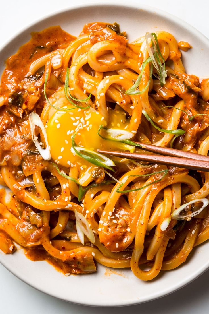 The power trio of butter, kimchi, and gochujang produces an umami ballad so beautiful in this udon recipe, you'll want to play it over and over again. It's an excellent weeknight dinner recipe to add to your rotation. dlvr.it/T4DrRT