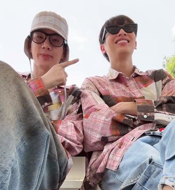 tiredofherself's tweet photo. the song choices, the gesture, the blushing, now the shirt?? offgun are you trying to tell us something?

#ออฟกัน https://t.co/QaJQn5dBNw