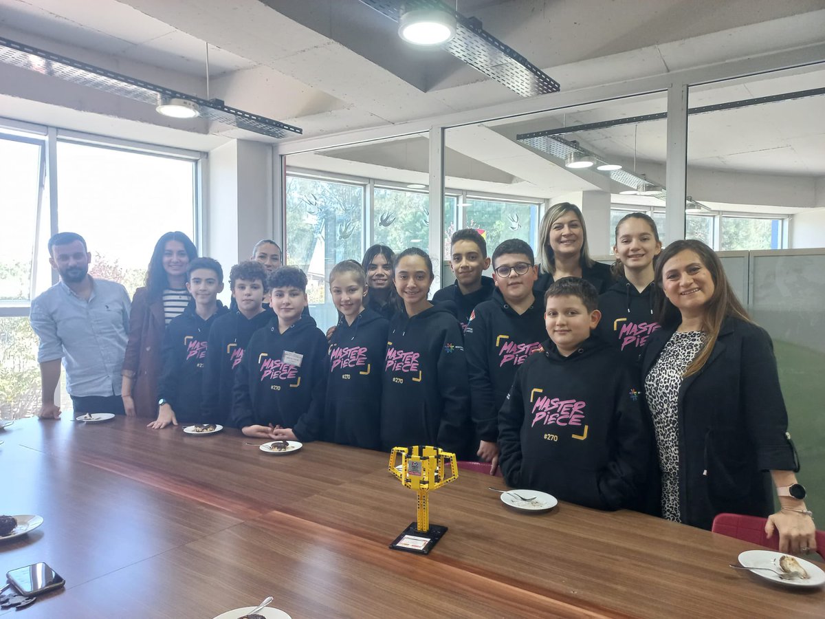 BKkarsiyaka's tweet photo. FLL Challenge Ulusal Turnuva’da Öz Değerler kategorisinde Türkiye https://t.co/5M5mQg1VZ5 
olan robotik takımımız ROBOKSK, kupalarını okulumuza teslim etti🏆
Sevgili öğrencilerimizi ve değerli danışman öğretmenlerimizi tebrik ediyor,başarılarının devamını diliyoruz❤️💙 https://t.co/yyZwRyFr0f