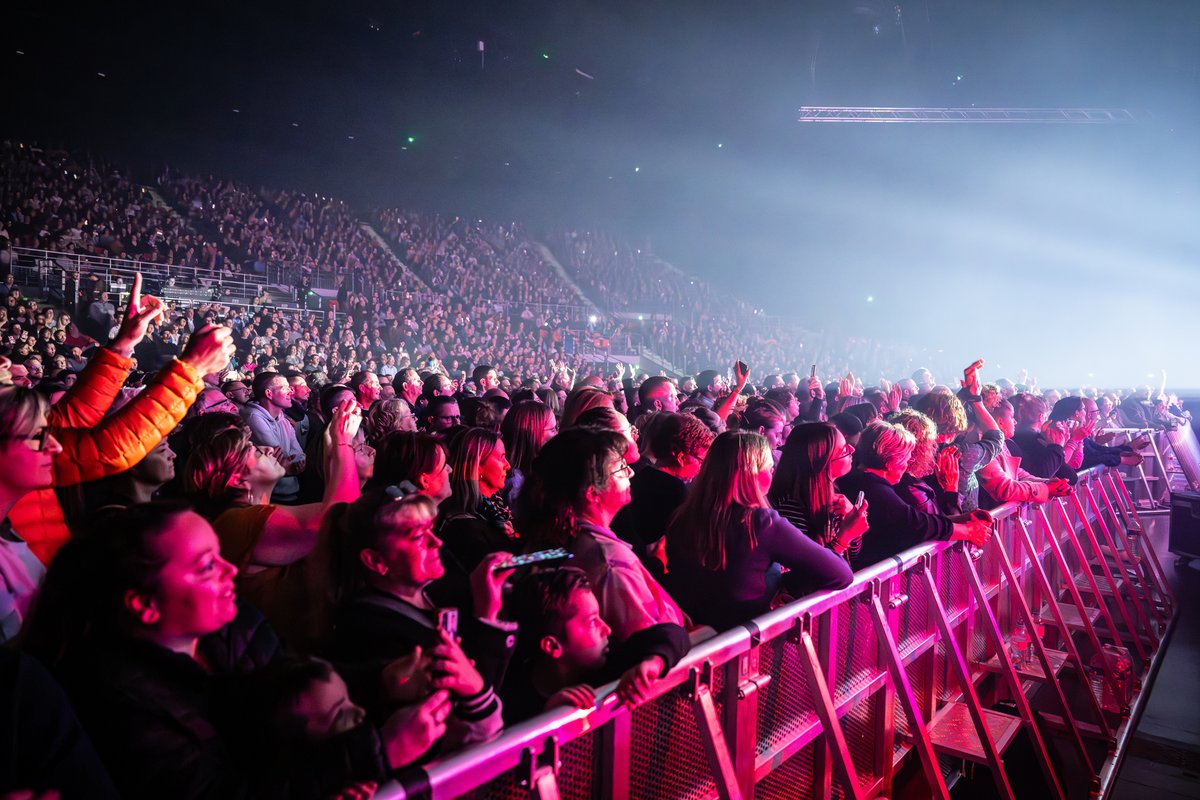 Chateauroux36's tweet photo. Après le "Liberté chérie tour" et la tournée des festivals, @calogerofficiel est de retour en live cette année avec son "A.M.O.U.R Tour" ! À cette occasion, le chanteur, compositeur et musicien était vendredi soir sur la scène du #MACH36 pour interpréter ses plus grands tubes mais aussi de nouveaux titres pour le plus grand plaisir du public de #Châteauroux et de son agglomération. La chanteuse Marie Poulain a assuré la première partie de la soirée.
