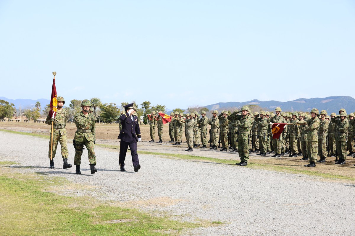 【第８施設大隊長着任】 令和６年３月１８日（月）の人事異動により、山崎正人２等陸佐は第３５代第８施設大隊長兼ねて第２２代川内駐屯地司令に着任しました。 #陸上自衛隊 #第８師団 #第８施設大隊 #着任