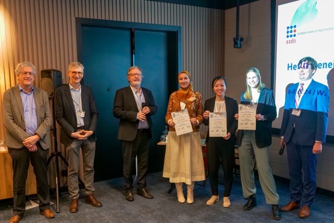 ESDO (@esdo_tweets) on Twitter photo Our wonderful Masterclass on "Heterogeneity in Gastrointestinal Cancers" was held in Warsaw. Congratulations to the winners of the Young Group contest Leni Hulst/Belgium <a href="/lenihulst/">Leni Hulst</a>, Yawen Dong/Austria <a href="/Yawwenyy/">Yawen Dong</a> and Zineb Benbrahim/Morocco <a href="/zineb247/">Zineb Benbrahim</a> Our wonderful Masterclass on "Heterogeneity in Gastrointestinal Cancers" was held in Warsaw. Congratulations to the winners of the Young Group contest Leni Hulst/Belgium <a href="/lenihulst/">Leni Hulst</a>, Yawen Dong/Austria <a href="/Yawwenyy/">Yawen Dong</a> and Zineb Benbrahim/Morocco <a href="/zineb247/">Zineb Benbrahim</a>