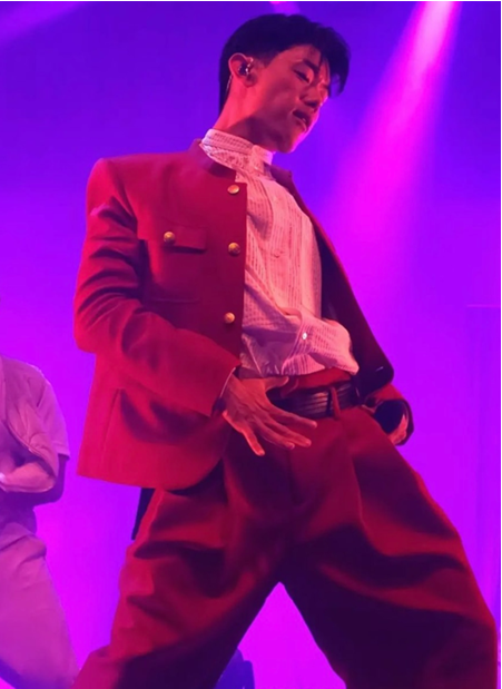 kenzo's tweet photo. Friend of the House @ericnamofficial wore a KENZO Autumn-Winter 2024 look by @nigoldeneye at his Bataclan concert in Paris.

#KENZONIGO #EricNam https://t.co/DulPFUGet6