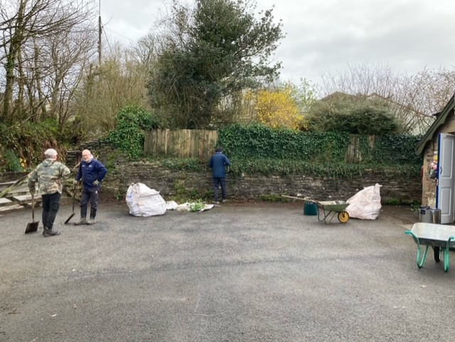 ParracombeCT's tweet photo. This week, we're celebrating #VillageHallsWeek!
Huge thanks to the 12 volunteers who gave their time and saw the transformation of the outside of our hall in less than 2 hours.
What a fantastic start to the week 💪🚀 https://t.co/Id5GqLpbg4