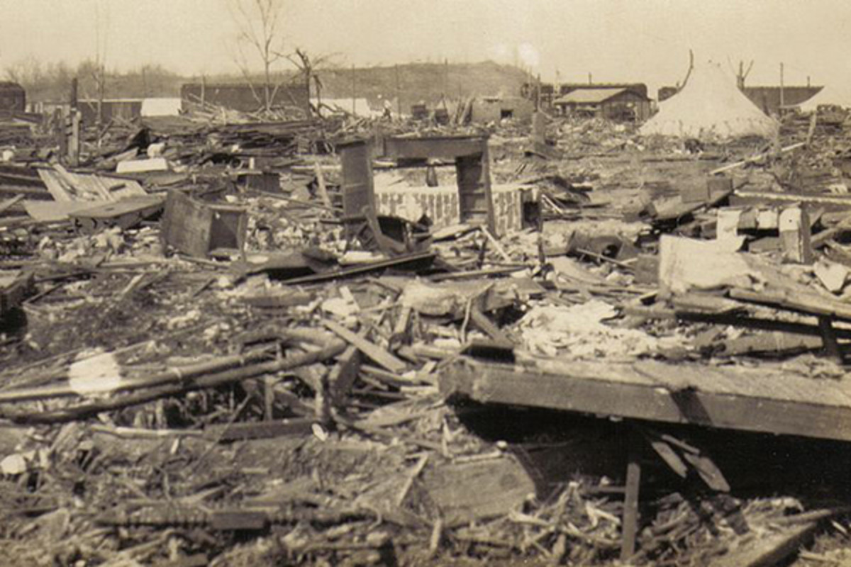 spann's tweet photo. ON THIS DATE IN 1925: The great "Tri-State Tornado" occurred, the deadliest tornado in U.S. history. The storm claimed 695 lives (including 234 at Murphysboro, IL, and 148 at West Frankfort, IL), and caused seventeen million dollars property damage.

It cut a swath of destruction 219 miles long and as much as a mile wide from east-central Missouri to southern Indiana between 1 PM and 4 PM. The tornado leveled a school in West Frankfort, Illinois, and picked up sixteen students setting them down unharmed 150 yards away. Seven other tornadoes claimed an additional 97 lives that day.