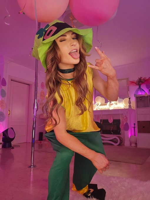 Am I late to the party?🍀 https://t.co/NVXmH4Yisn