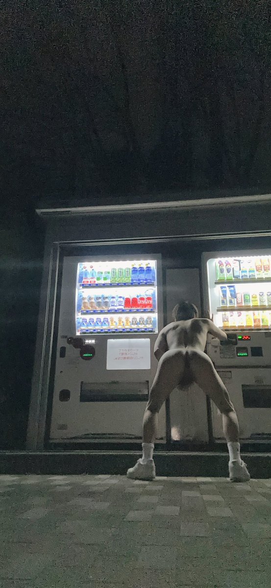 rin49514's tweet photo. あるハッテン場のトイレ前 https://t.co/URjlQF8SMq