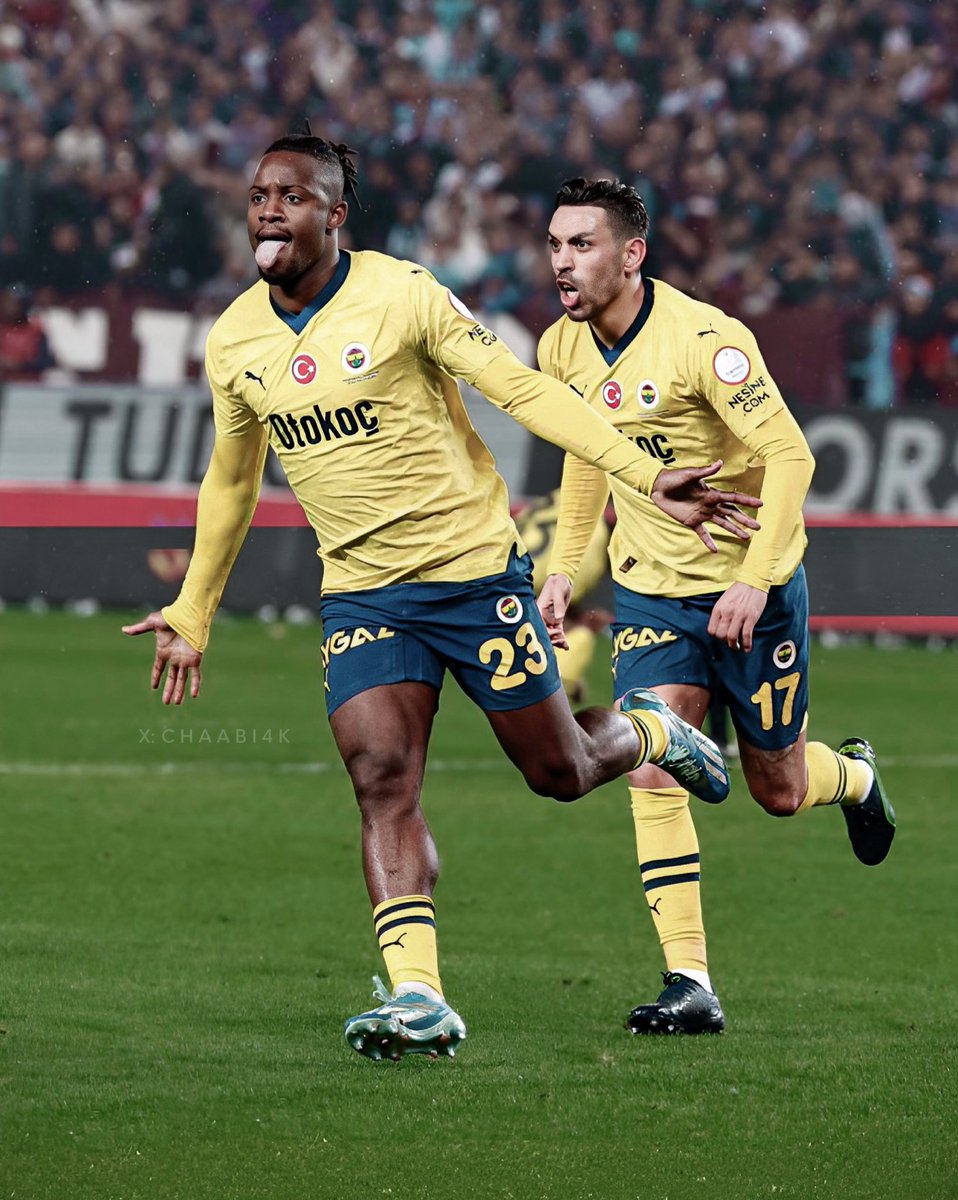 Michy Batshuayi continue de sauver le Fenerbahçe dans les dernières minutes ! 👀 — vs Başakşehir (90+4’) — vs Antalyaspor (90+5’) — vs Kasımpaşa (90+6’) — vs Pendikspor (87’) — vs Trabzonspor (87’) Batsman. 🦇 @mbatshuayi @JoueursBE