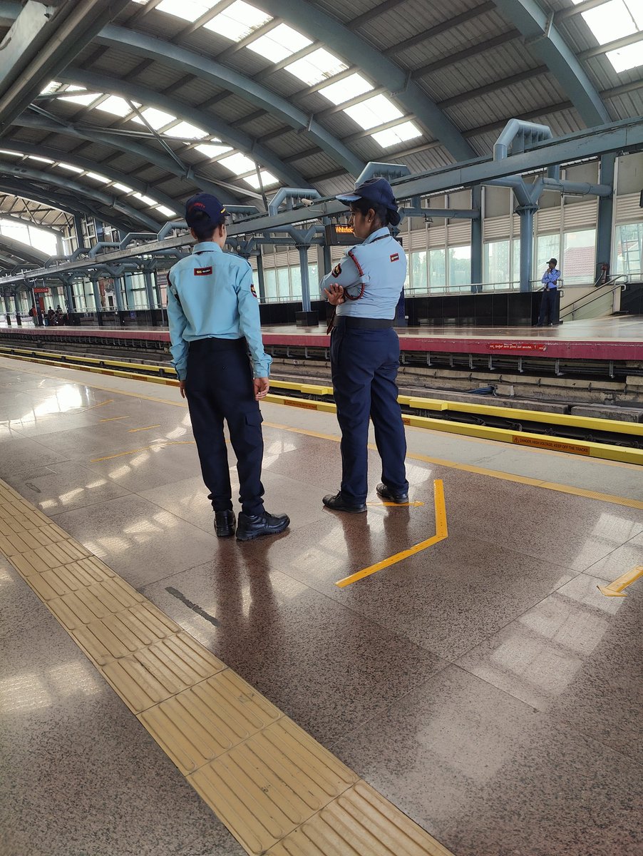 Have you noticed a sudden increase in female security personnel at #nammametro? What a delight. I have noticed them managing it perfectly at Kempegouda metro station.